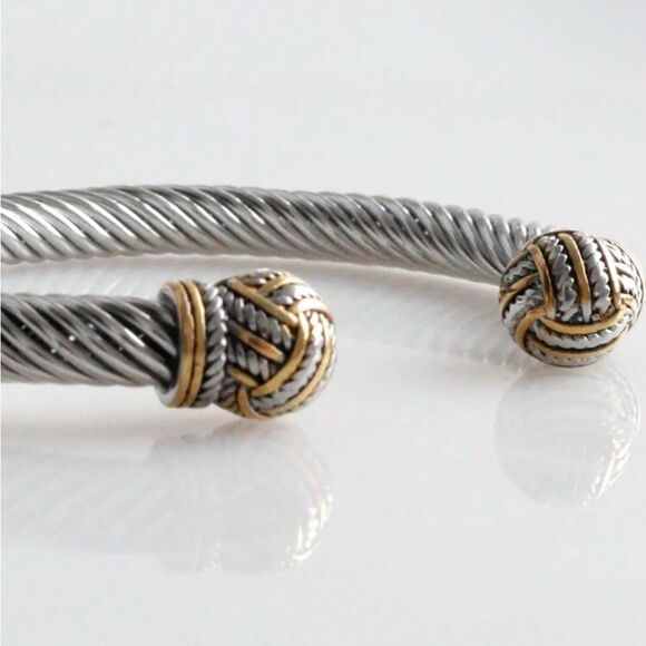 European 18k gold plated stainless steel Classic Cable bracelet - Picture 4 of 5